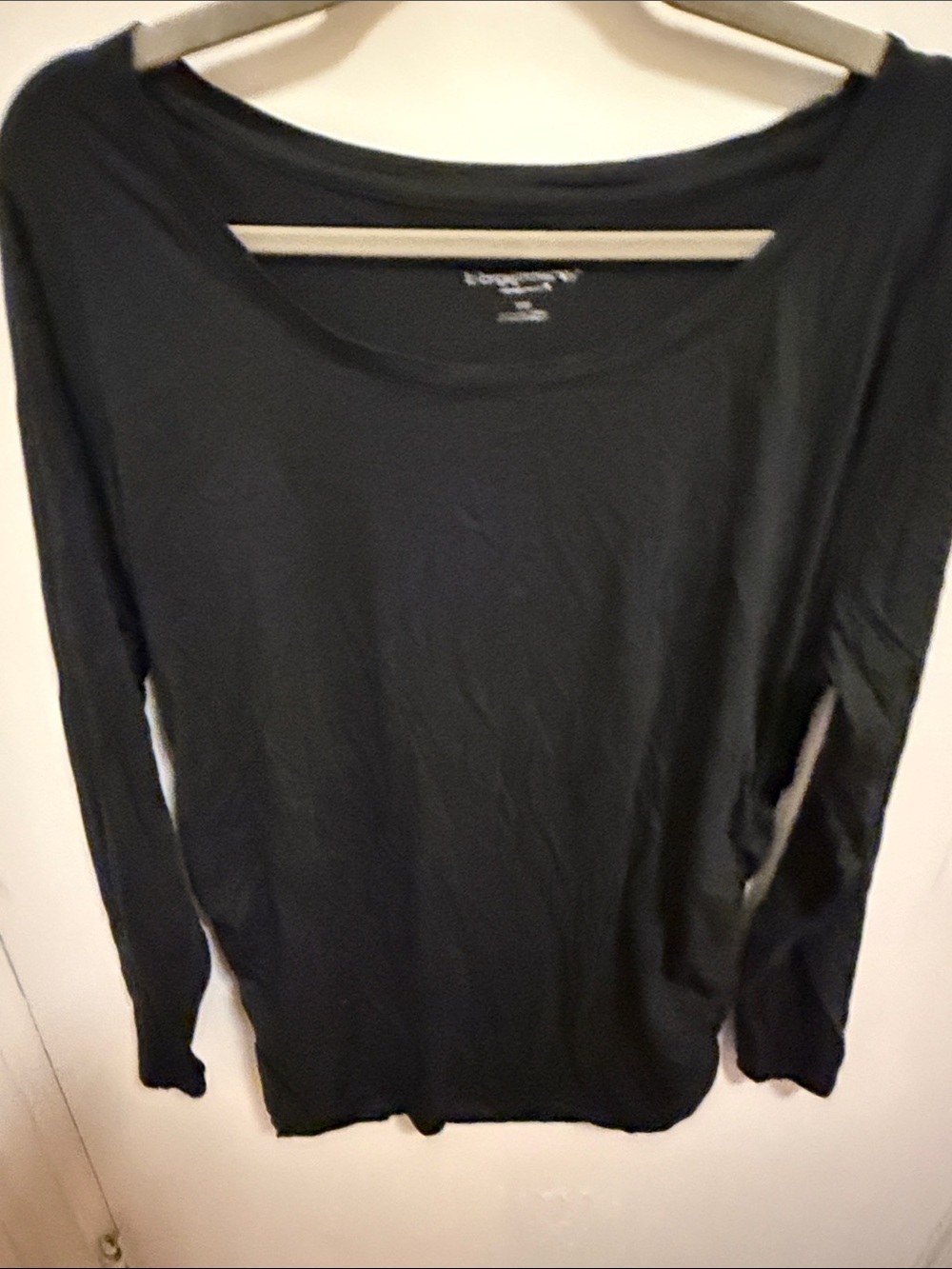 Liz Lange for Target Black Long Sleeve Scoop Neck Top - Slim Fit